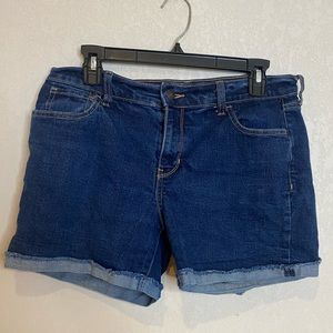 Old navy shorts size 8 excellent condition